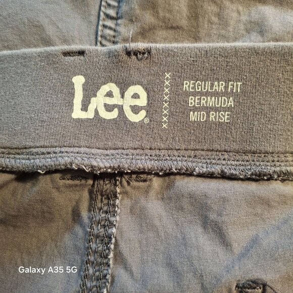 Woman's Lee 22 Fit Gray Casual Shorts With Elastic Waistband & Pockets Mid Rise - Picture 7 of 9